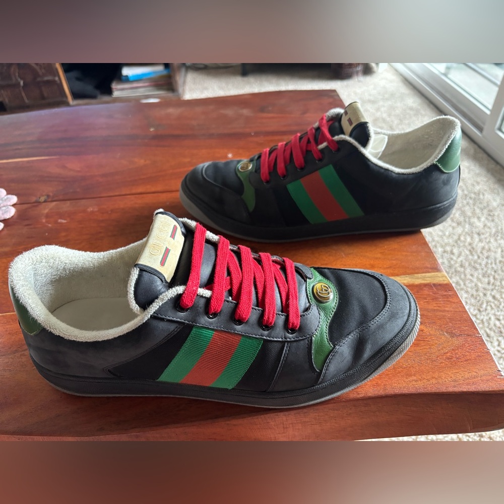 Gucci Men's Black and Green Sneakers with Red Accents - Picture 4 of 13